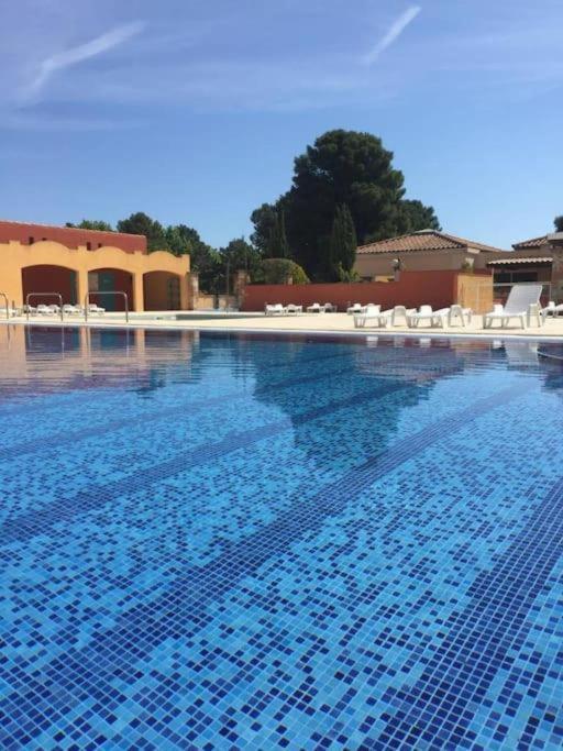 Maisonnette Bleu Piscine Appartement *